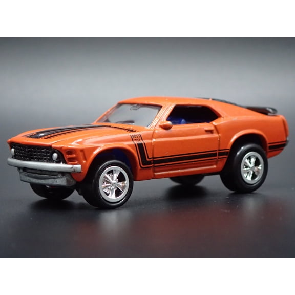 Open Box 1970 70 FORD MUSTANG BOSS 302 ORANGE 1/64 SCALE DIORAMA DIECAST MODEL CAR