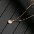 thumbnail image 2 of Collier Ras du Cou en Zircon Cubique en Forme de Cœur Collier Solitaire pour Femmes Rempli d'Or Délicat, 2 of 4