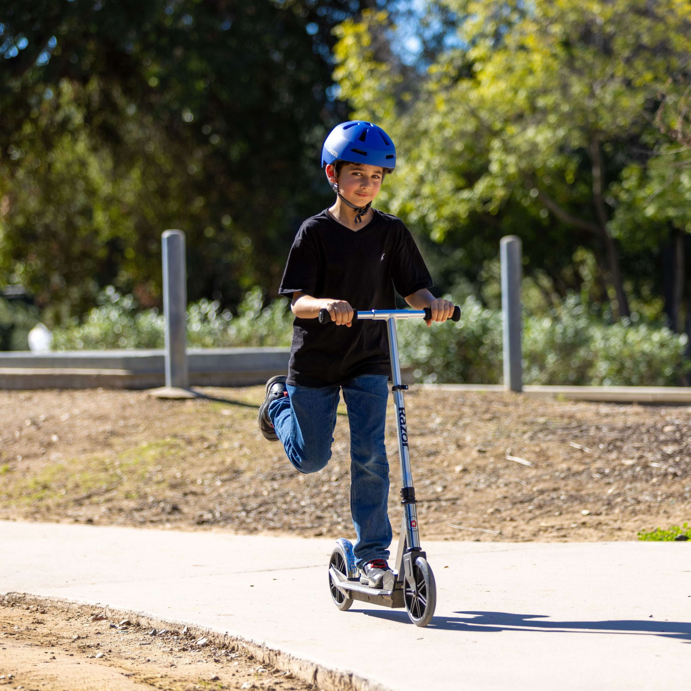Razor Chrome Lux – Silver/Black, Folding Large 8” Wheel Kick Scooter for Ages 8+ and up to 220 lb