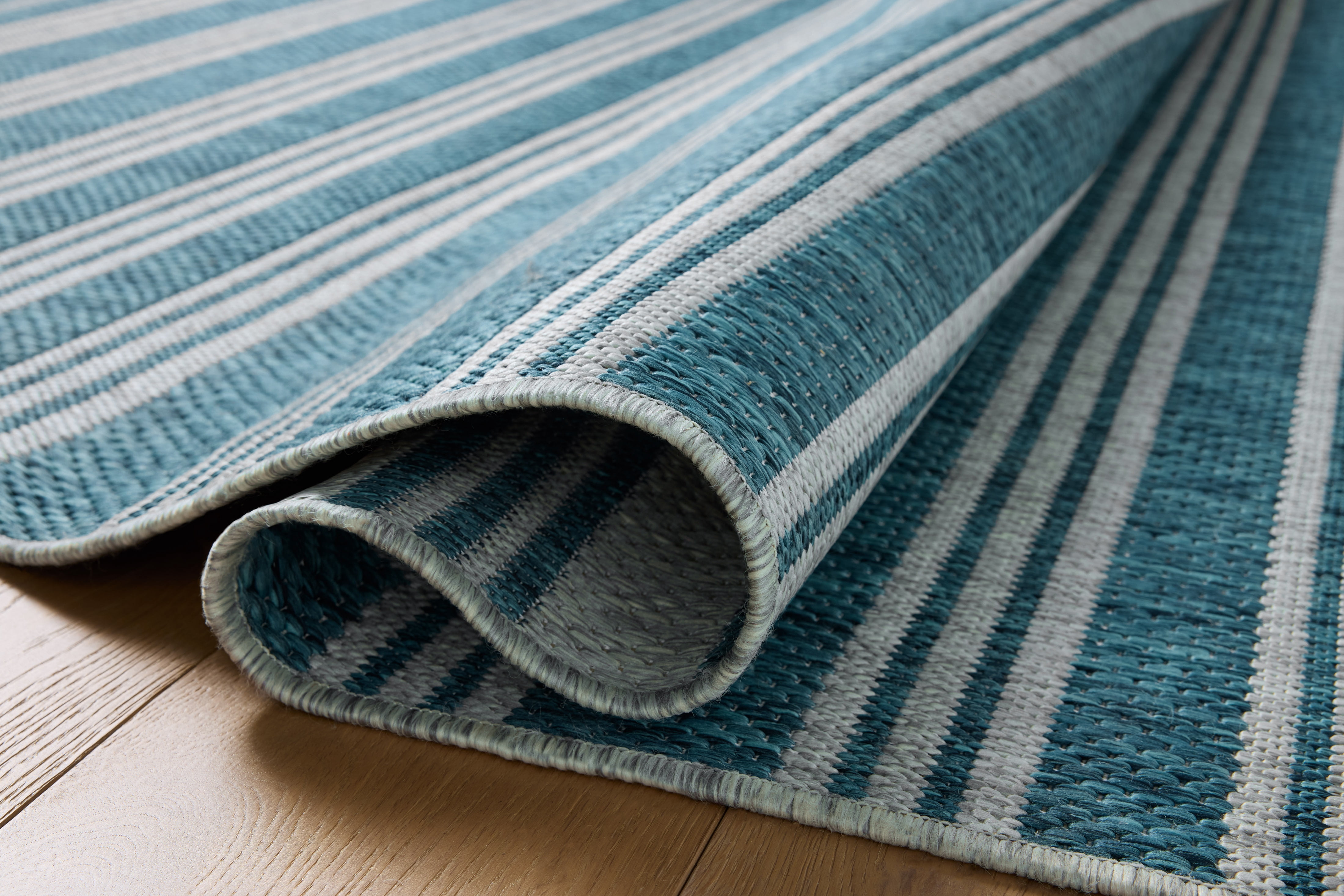 Indoor Outdoor Rug 4x6, Reversible, Loloi Easton Teal / Fog (4' x 6')