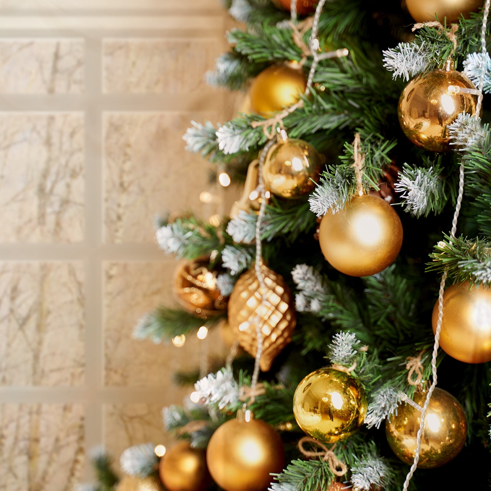 6 ft Christmas Tree with 812 Branches, Light Green and White, Iron and PVC