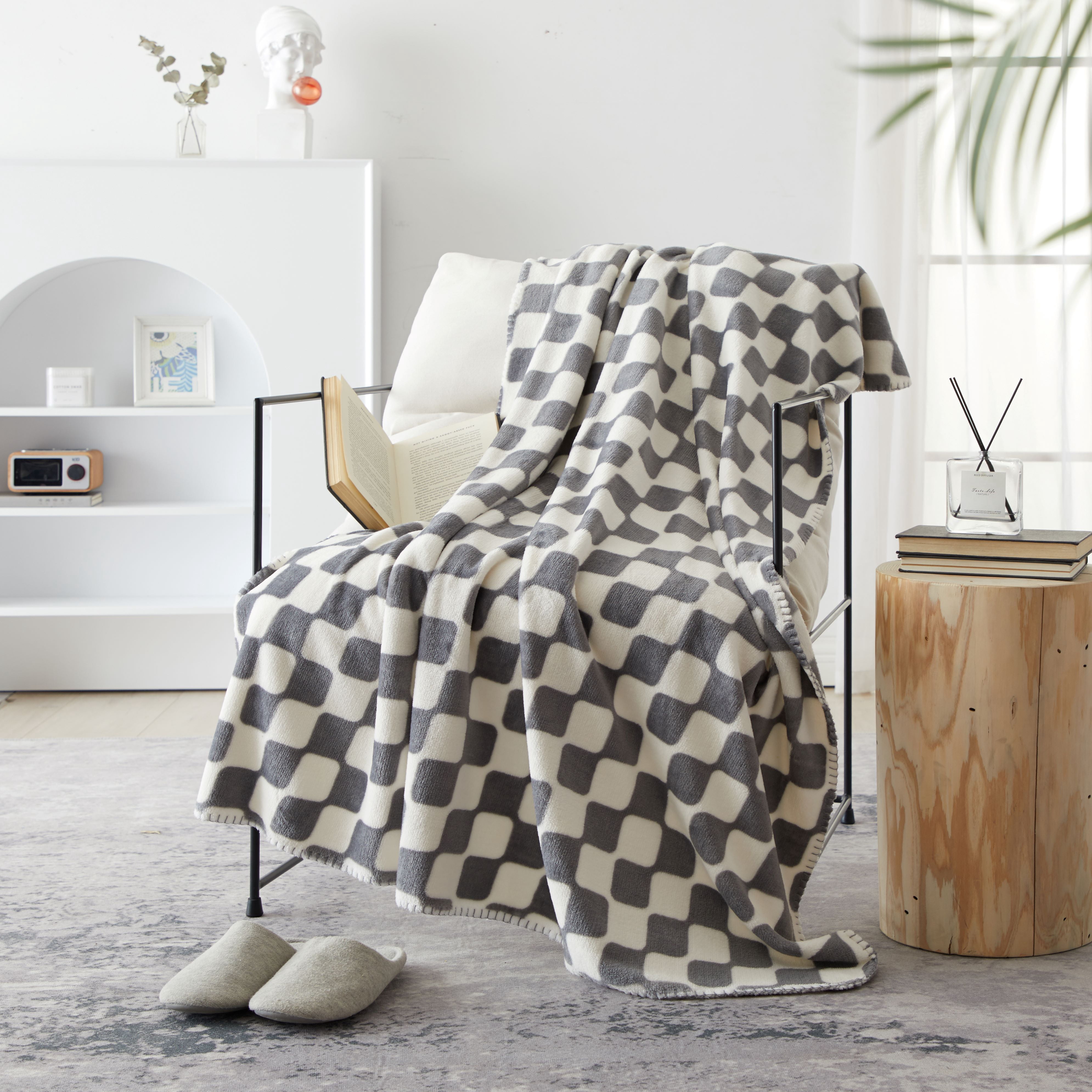Mainstays Plush Throw Blanket, 50" x 60", Grey and White Check