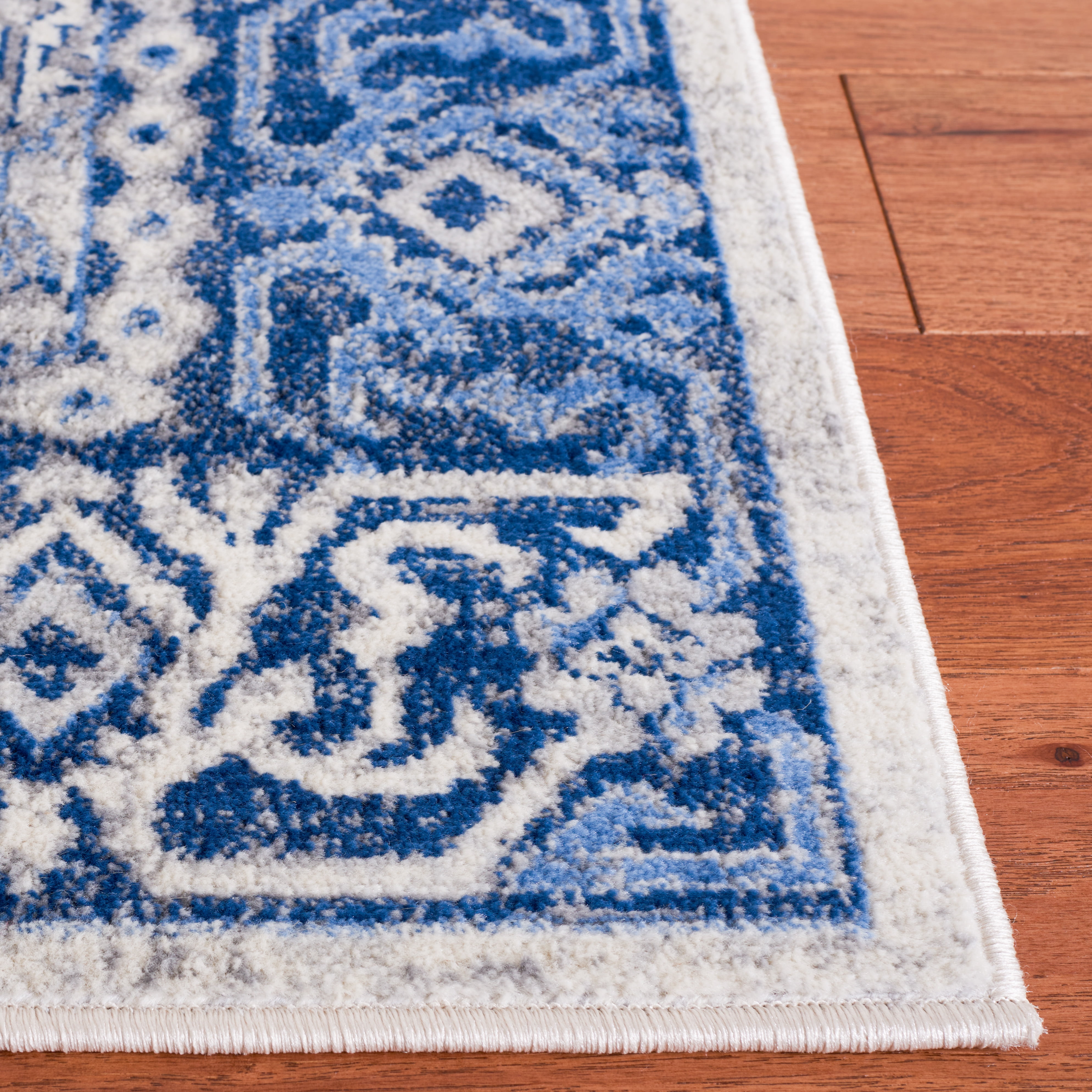 SAFAVIEH Brentwood Vesela Oriental Area Rug, Blue/Light Gray, 4' x 6'