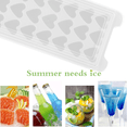 thumbnail image 4 of Bandeja para cubitos de hielo. Bandeja para hielo flexible y de fácil liberación, perfecta para cócteles, agua o whisky., 4 of 5