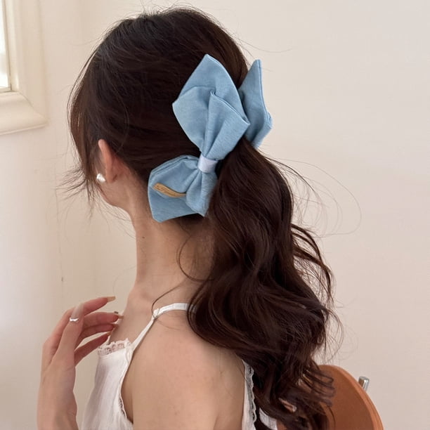 Accesorio para el cabello con lazo, una horquilla