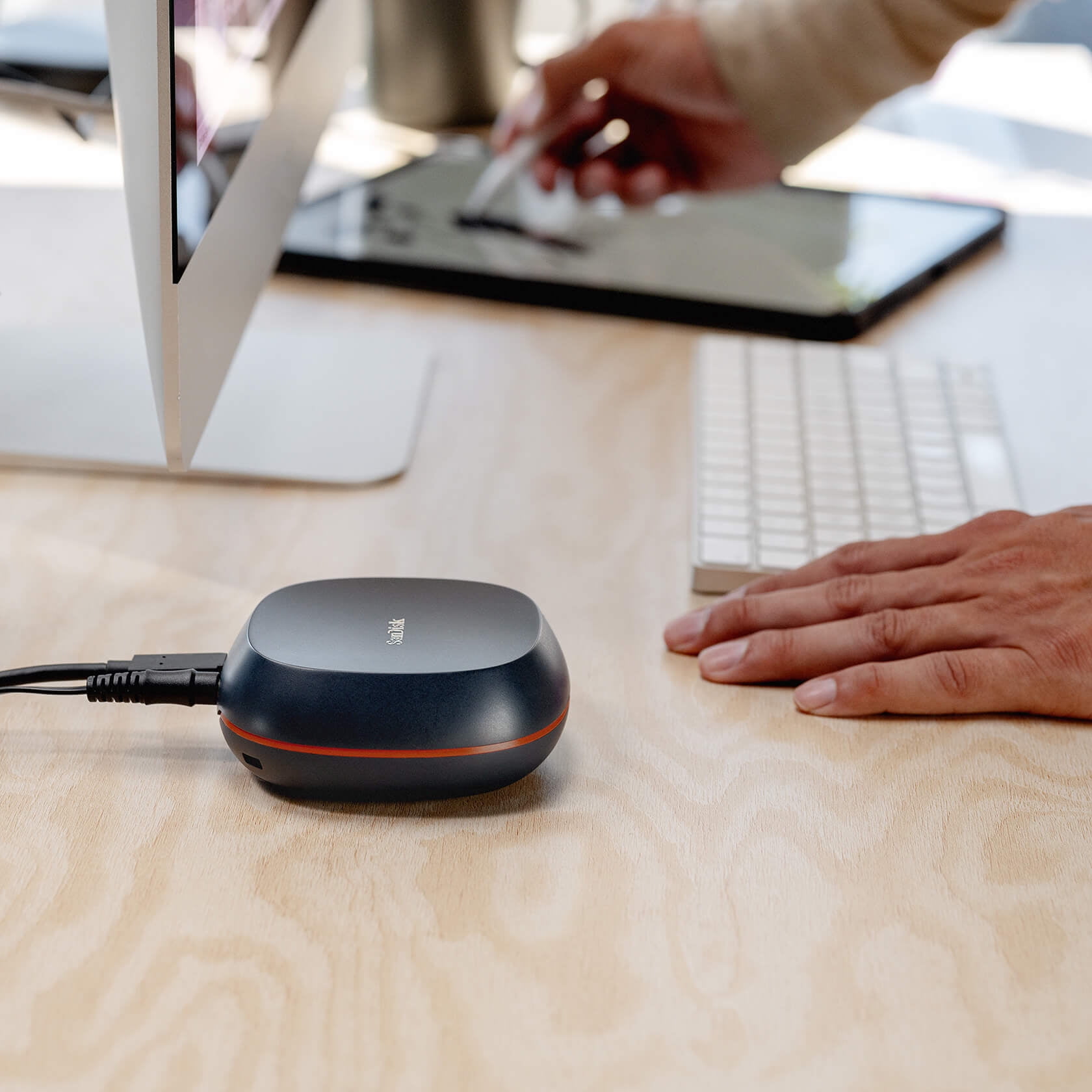 SanDisk 4TB Desk Drive SSD USB Type-C, Desktop External Solid State Drive (Up to 1000MB/s) - SDSSDT40-4T00-NA25