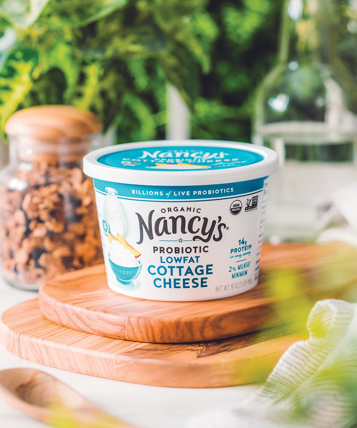 Nancy's Organic Low-Fat Probiotic Cottage Cheese, 2% Milk Fat, 14g Protein, 16 oz Tub