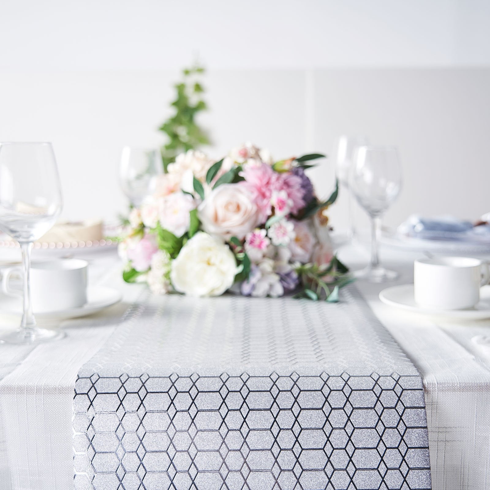 Efavormart 9Ft Glitter Paper Table Runner Roll, Disposable Table Runner ...