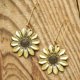 thumbnail image 3 of Xiao Hua Pendientes vintage con margaritas y girasoles dorados, estilo retro, con piedra roja, para mujer (plateados)., 3 of 4