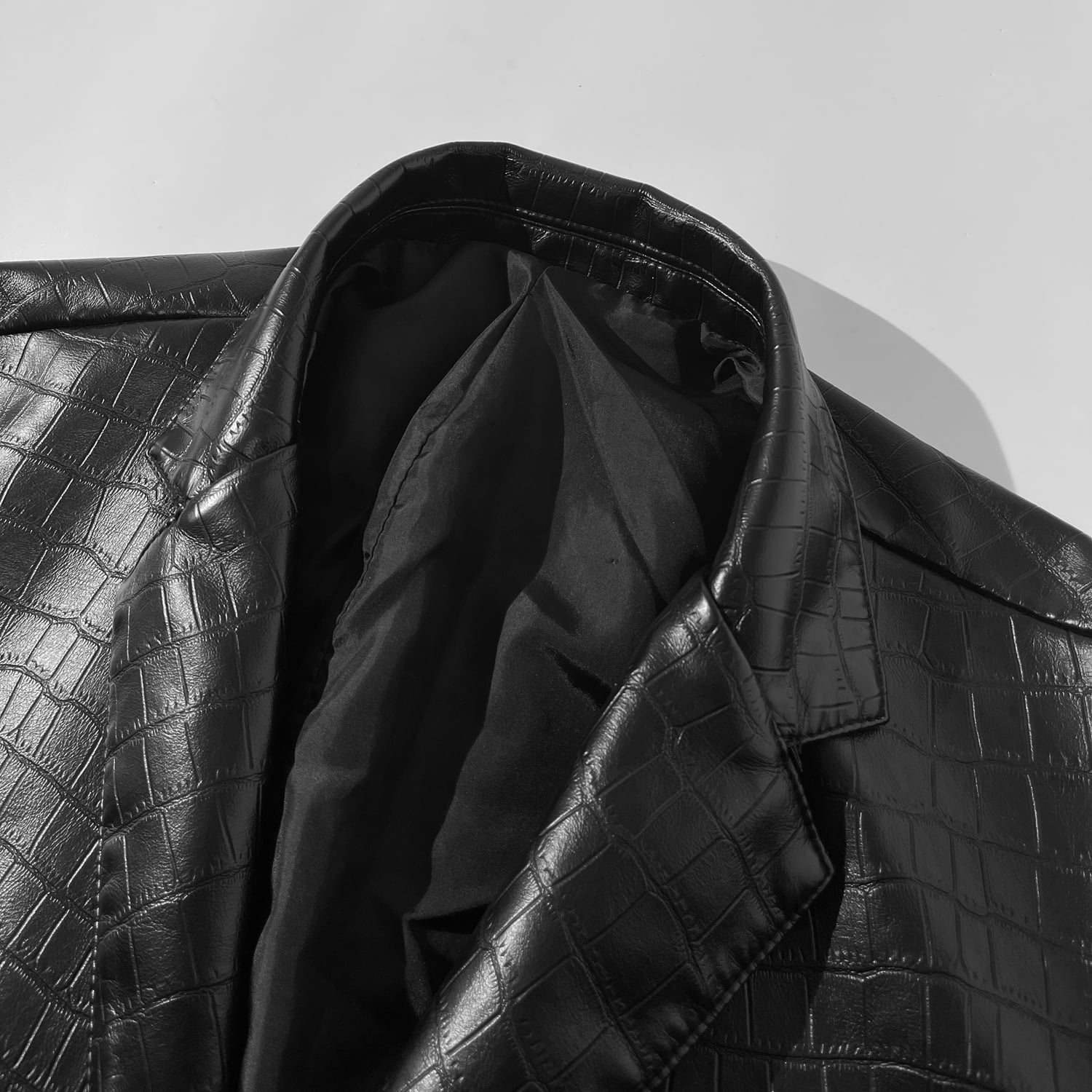 Men's Faux Leather Crocodile Pattern Jacket, Single Row Large Lapel Suit Style, Chest Pocket Decoration PU Leather Coat