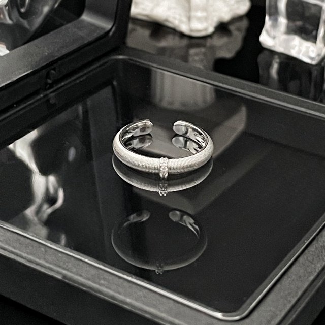 Nuevo anillo abierto de satén de lujo estilo francés antiguo con trefilado, anillo simple retro que combina con todo para mujer