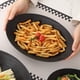 thumbnail image 5 of Platos hondos negros mate con textura estriada – Cuencos de plástico versátiles para sopa, pasta, ensaladas y comidas diarias – Vajilla duradera para el hogar, ideal para la cocina y el comedor., 5 of 6