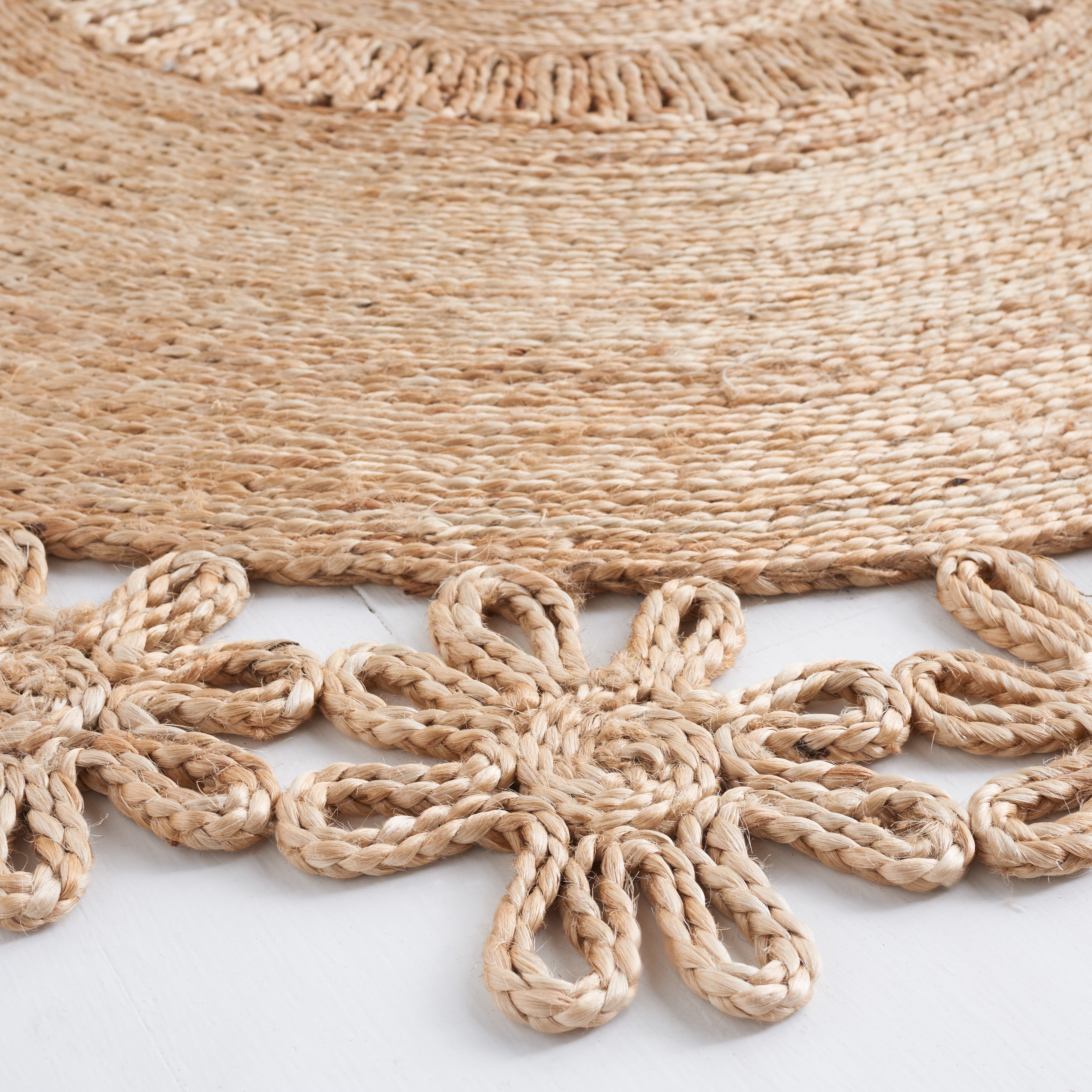SAFAVIEH Natural Fiber Mabel Geometric Area Rug, Natural, 5' x 5' Round