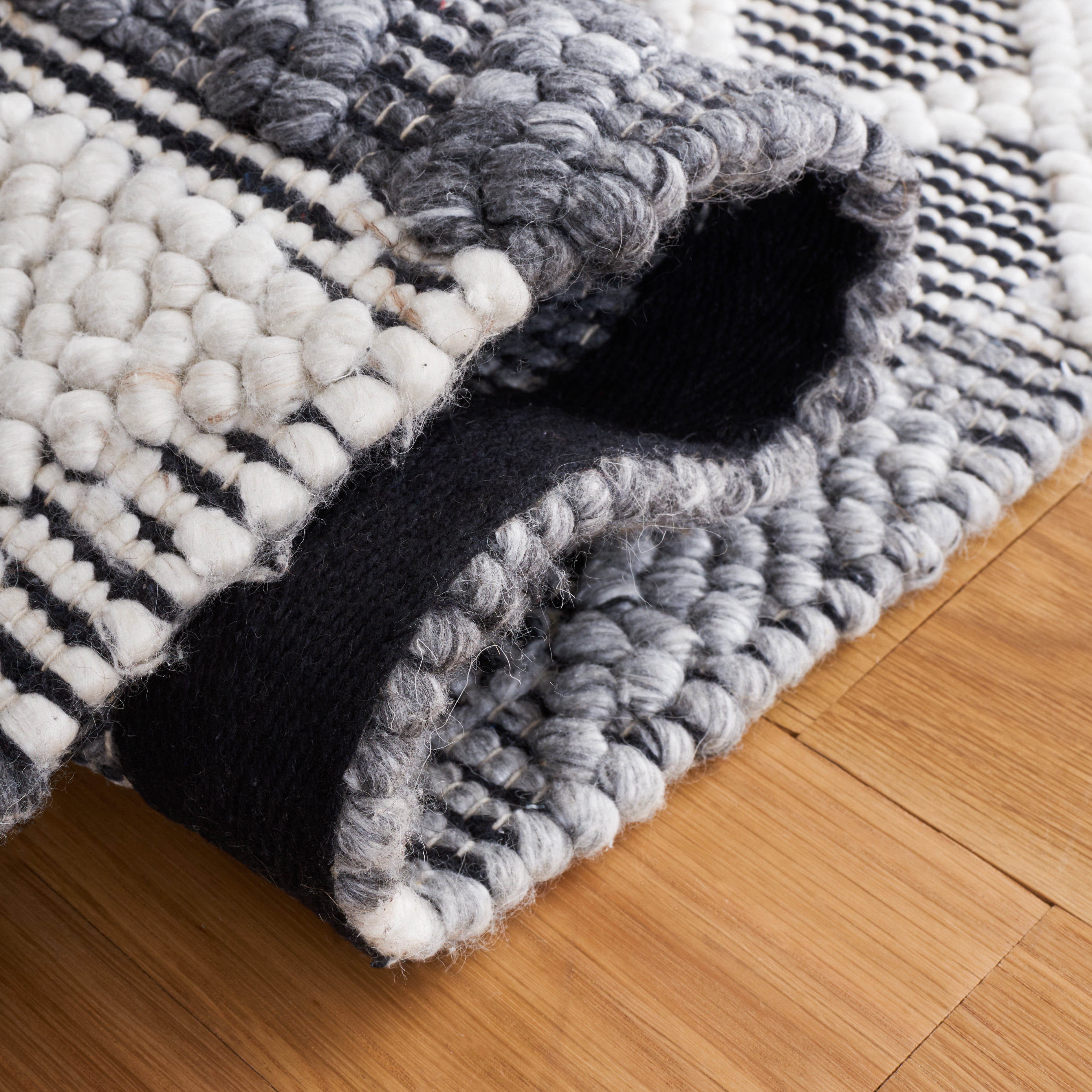 SAFAVIEH Natura Rebecca Southwestern Runner Rug, Charcoal/Ivory, 2'3" x 9'