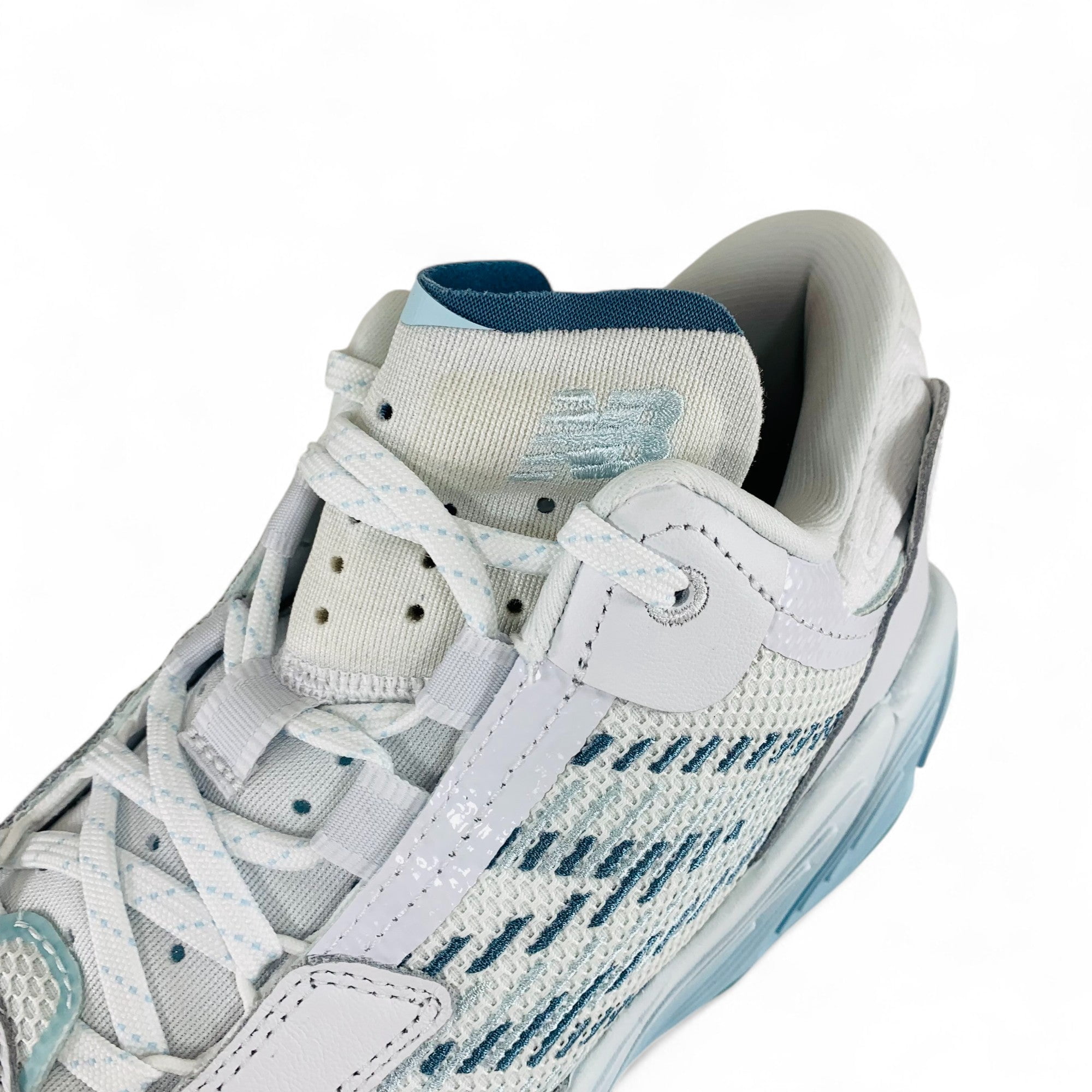 New Balance Fresh Foam BB V2 Light Chrome Blue Men\'s size 10  Basketball Shoes New Balance Fresh Foam BB v2 (White/Light Chrome Blue  main image 4
