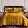 thumbnail image 1 of Juego de colcha Tribeca Living Velvet King con 2 fundas de almohada doradas, 1 of 2