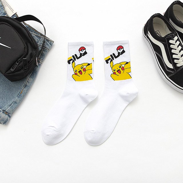 Calcetines de algodón de Anime para chicas, calcetín de tubo medio para adolescentes, mujeres y hombres, figura de Pikachu, estilo japonés coreano, amantes de los dibujos animados heqiyong LED