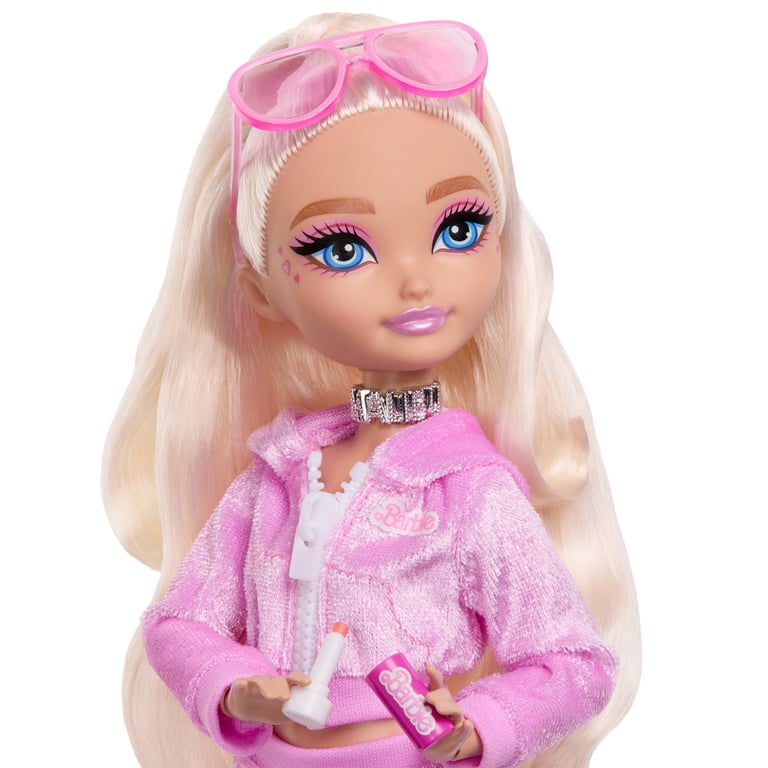 Barbie Dream Besties Weekend Getaway Malibu Fashion Doll with 7