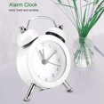 thumbnail image 2 of Despertador de metal con doble campana retro, sonido silencioso y fuerte, con luces nocturnas, reloj antiguo clásico, despertador con números (blanco), 2 of 5