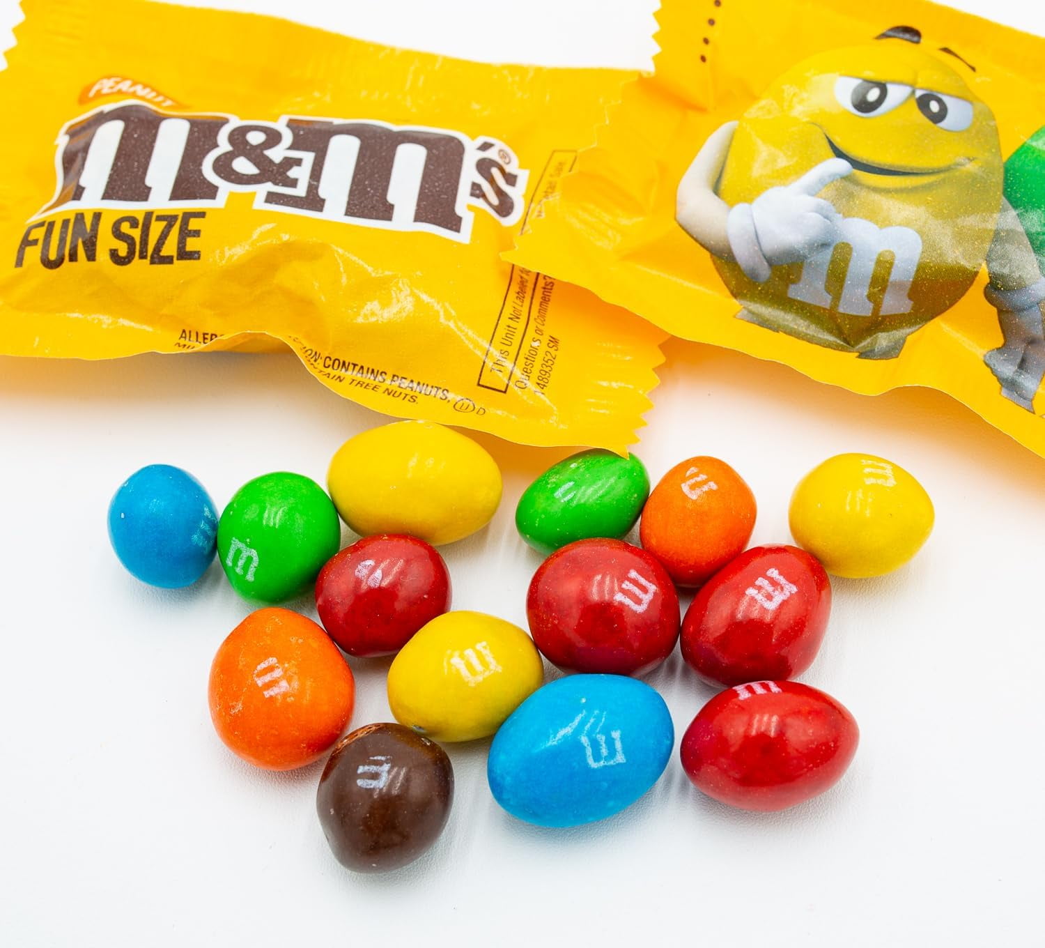 M&M'S Peanut Milk Chocolate 3 lb – Anti Melt Pack, Bulk Candy in Resealable Bag, 72 Fun Size Pieces