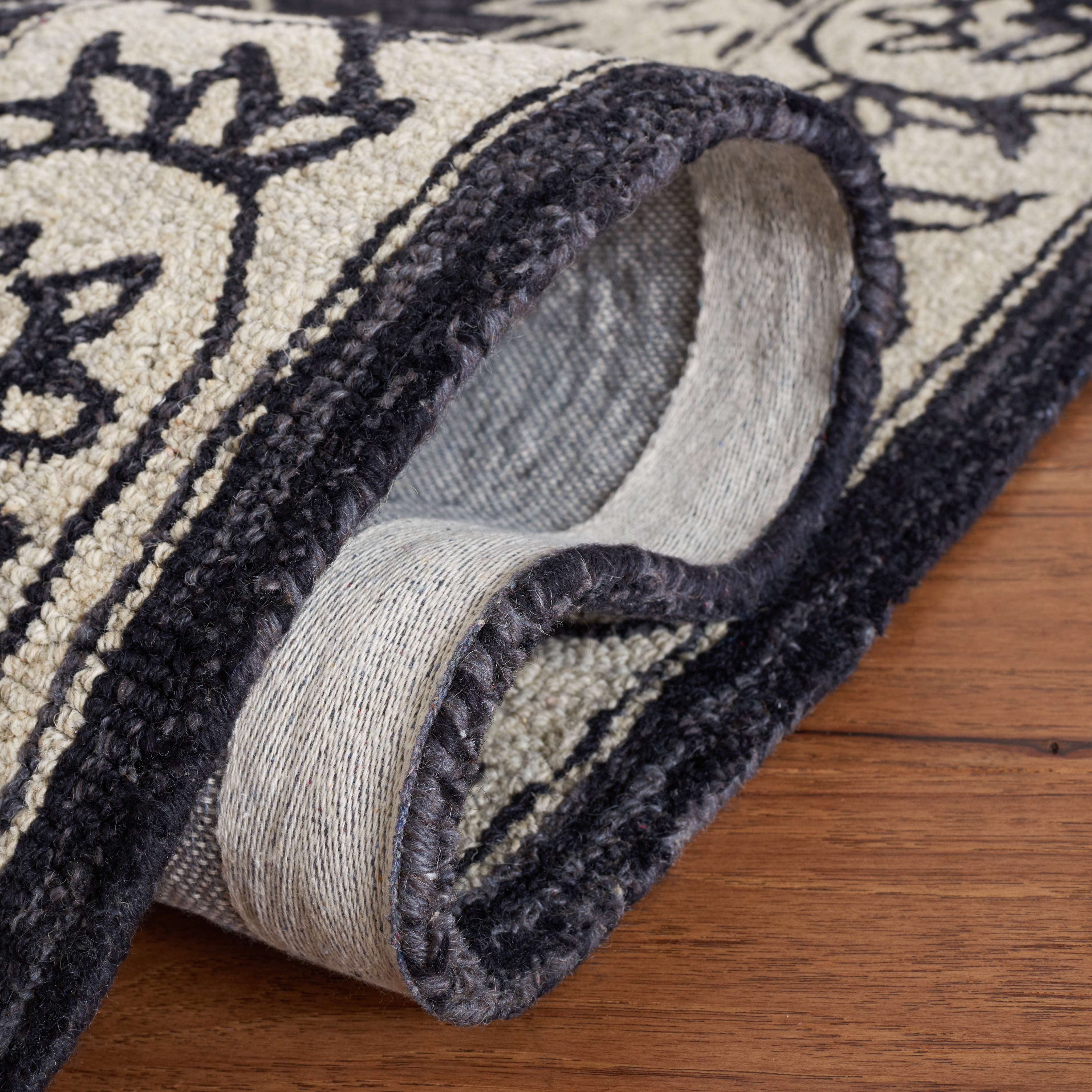 SAFAVIEH Jardin Wilson Floral Wool Area Rug, Black/Ivory, 5' x 8'