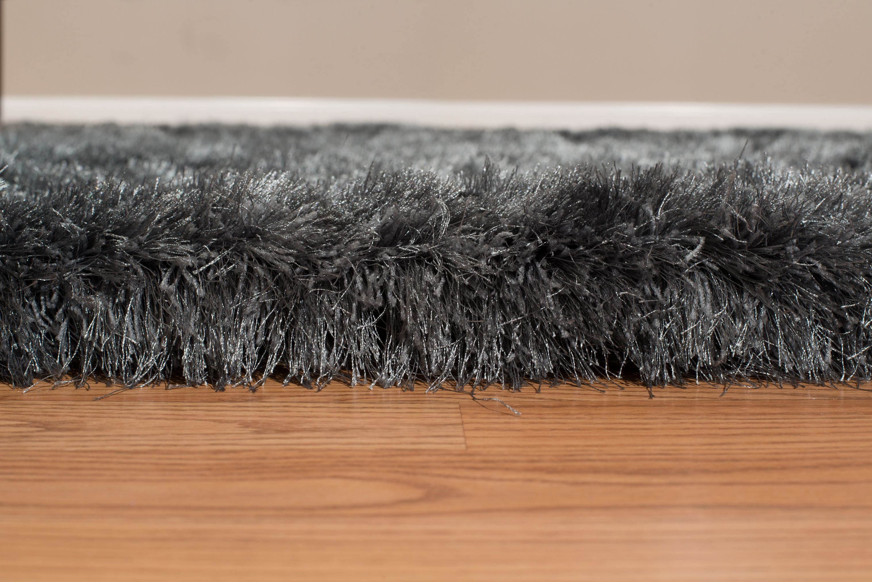 United Weavers Benella Siena Dark Grey Woven Polyester Shag Area Rug