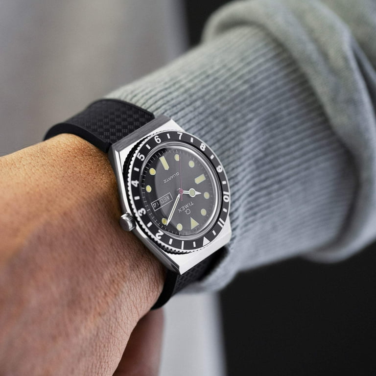 Timex TW2V32000 Men's Q Quartz Black Dial Rubber Strap Watch Timex TW2V32000 Men's Q Quartz Black Dial Rubber Strap Watch