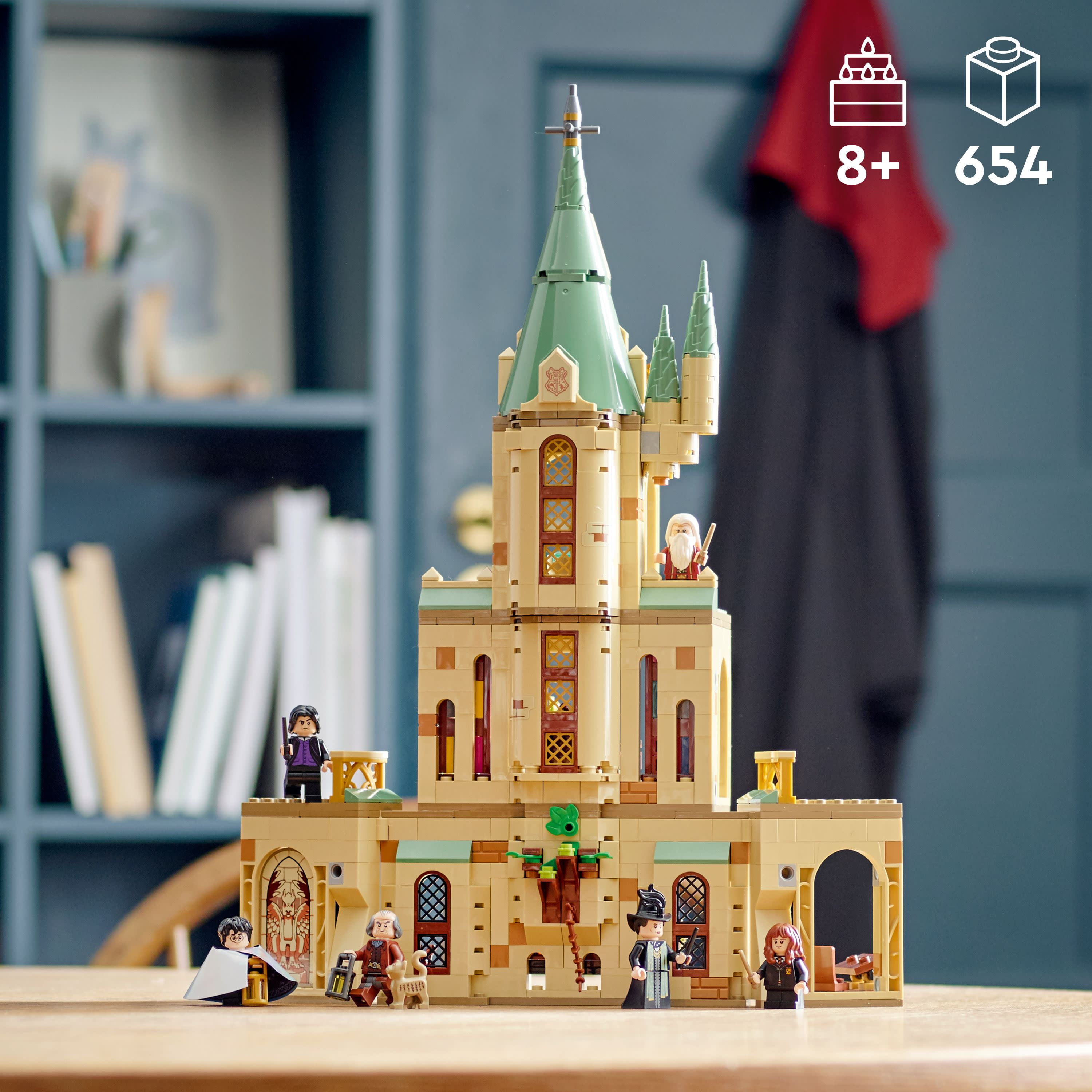 LEGO Harry Potter Hogwarts: Dumbledore's Office 76402 Castle Toy, Set with  Sorting Hat, Sword of Gryffindor and 6 Minifigures, for Kids Aged 8 Plus 