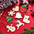 thumbnail image 4 of Adornos de madera Mini tema navideño Rebanadas de madera natural Rebanadas decorativas de madera recortadas para adornos de árboles de Navidad Colgantes Artesanía de bricolaje Decoraciones navideñas kaili Sencillez, 4 of 5