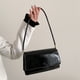 thumbnail image 5 of Bolso De Hombro Bolso vagabundo para mujer PU con brillo láser en las axilas con solapa para regalo de cumpleaños (negro), 5 of 8