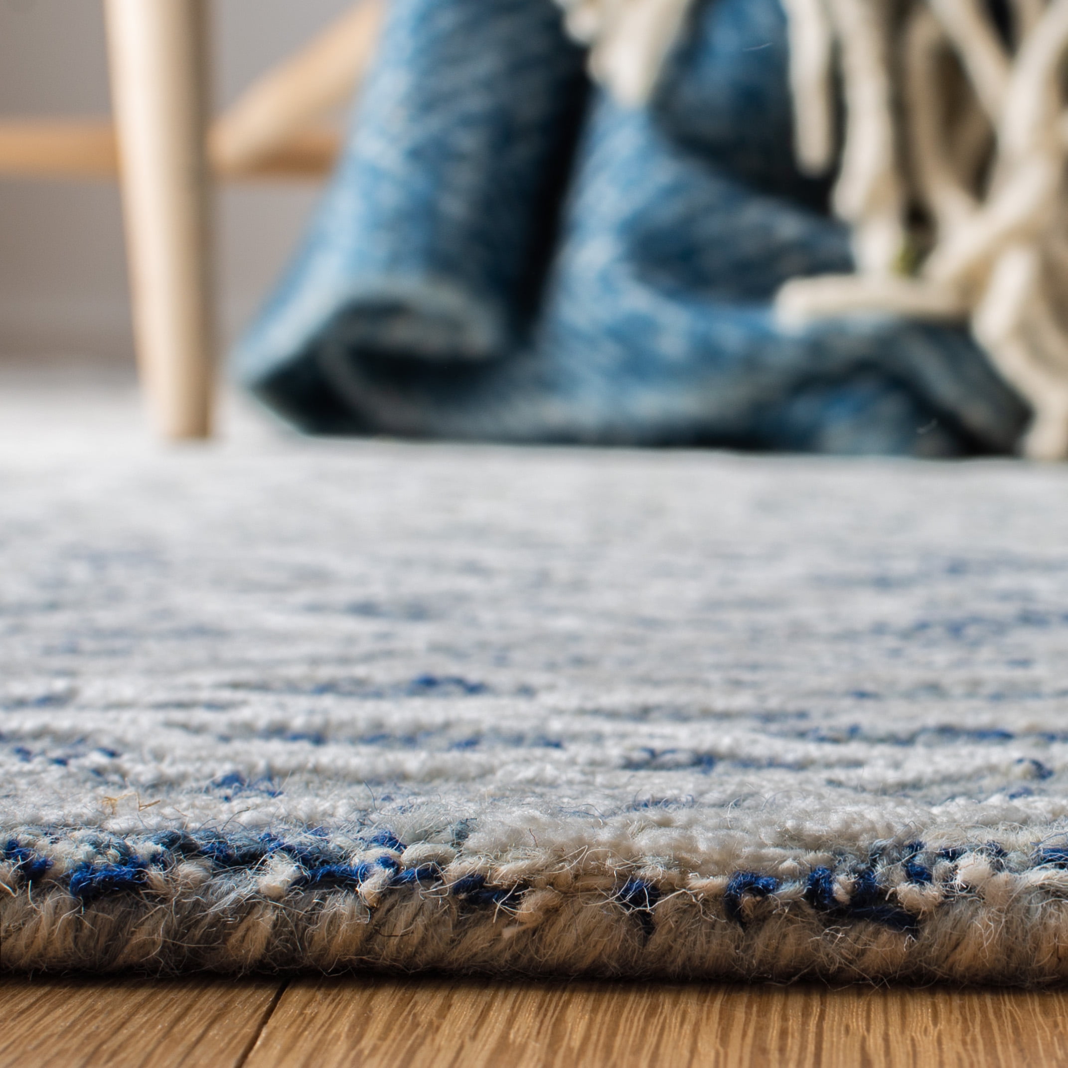 SAFAVIEH Glamour Anson Geometric Area Rug, Blue/Ivory, 8' x 10'
