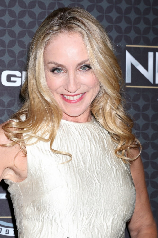 Tracy Pollan At Arrivals For The Nhl100 Presented By Geico, Microsoft Theater, Los Angeles, Ca