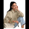 thumbnail image 2 of Chaqueta Acolchada para Mujer, Estilo Urbano, Holgada, Informal, con Mangas Murciélago, Solapa, Plisada y Cremallera. Caqui S, 2 of 7