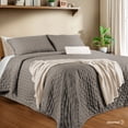 thumbnail image 4 of Dreamlab Colcha Ligera con 1 Funda de Almohada, Capitonado, Ultra Suave. Hipoalergénico. Edrecolcha para Cama. Edredón para Verano y Todas Las Estaciones. (Individual 175 x 240 cm, Trébol, Arena), 4 of 8