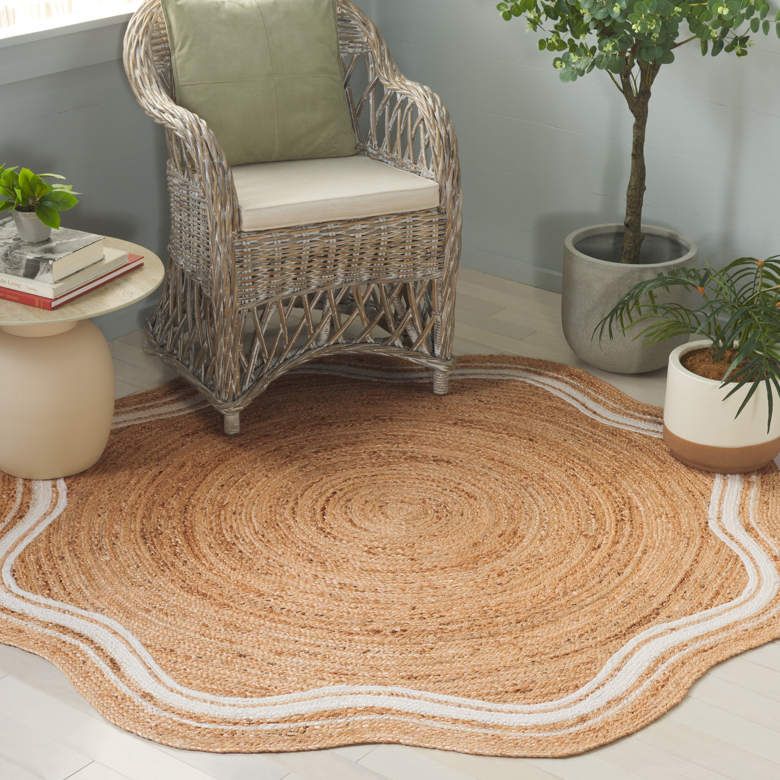 SAFAVIEH Natural Fiber Lidija Solid Area Rug, Natural/Bleach, 5' x 5' Scalloped