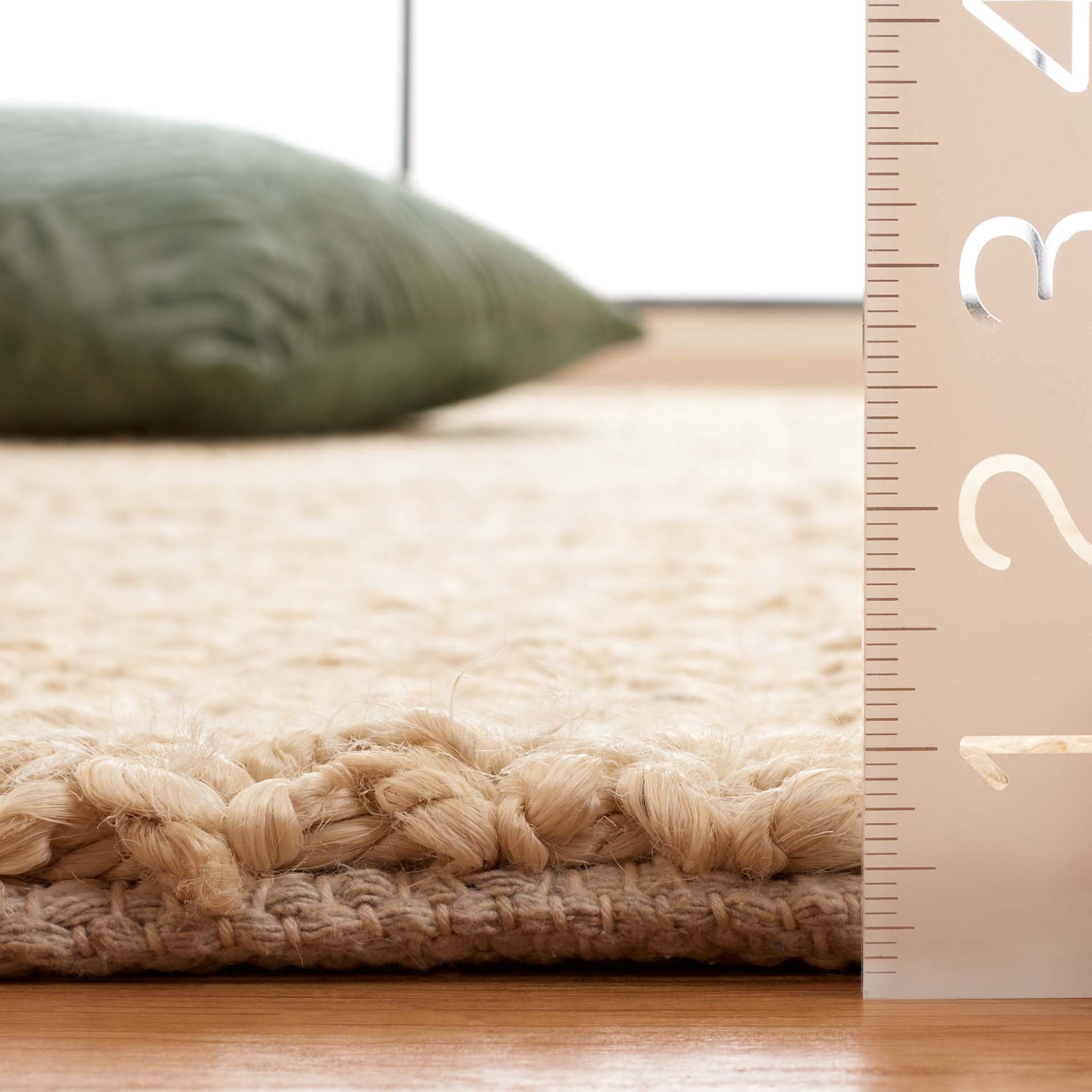 SAFAVIEH Natural Fiber Iacopo Solid Area Rug, Bleach/Ivory, 4' x 6'