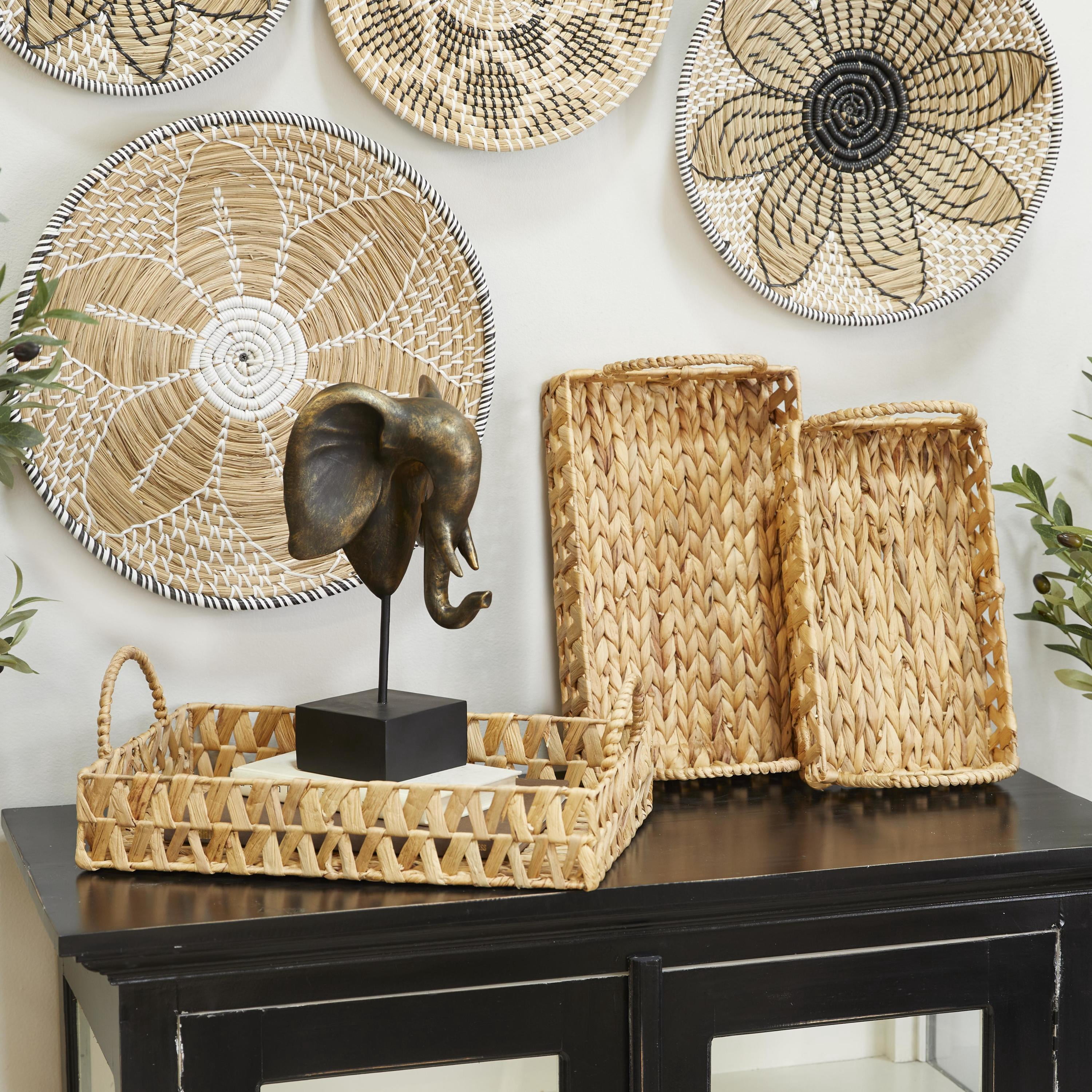DecMode 19", 16", 15"W Brown Seagrass Handmade Woven Tray with Handles, 3-Pieces