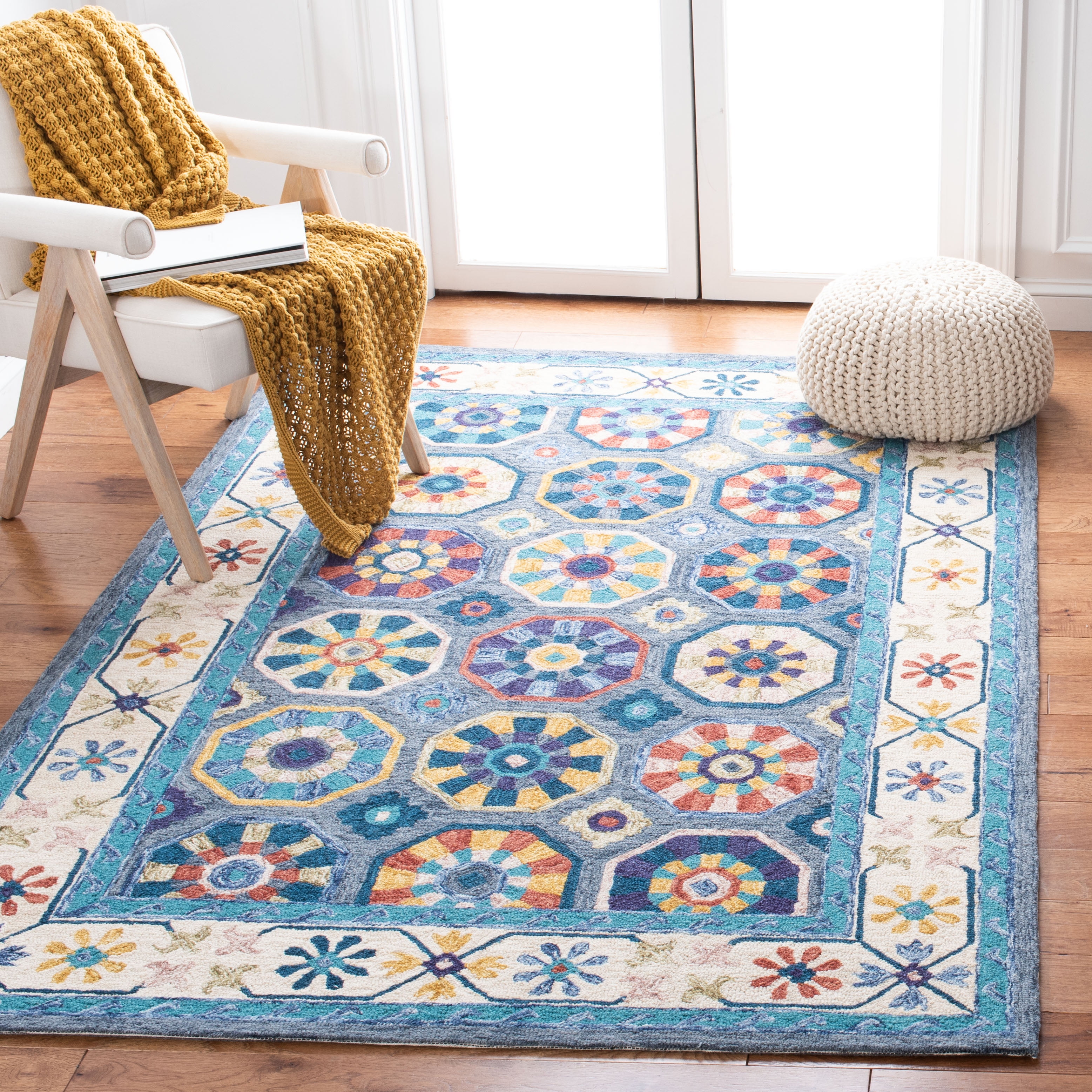 SAFAVIEH Metro Audra Medallion Area Rug, Blue/Ivory, 4' x 6'