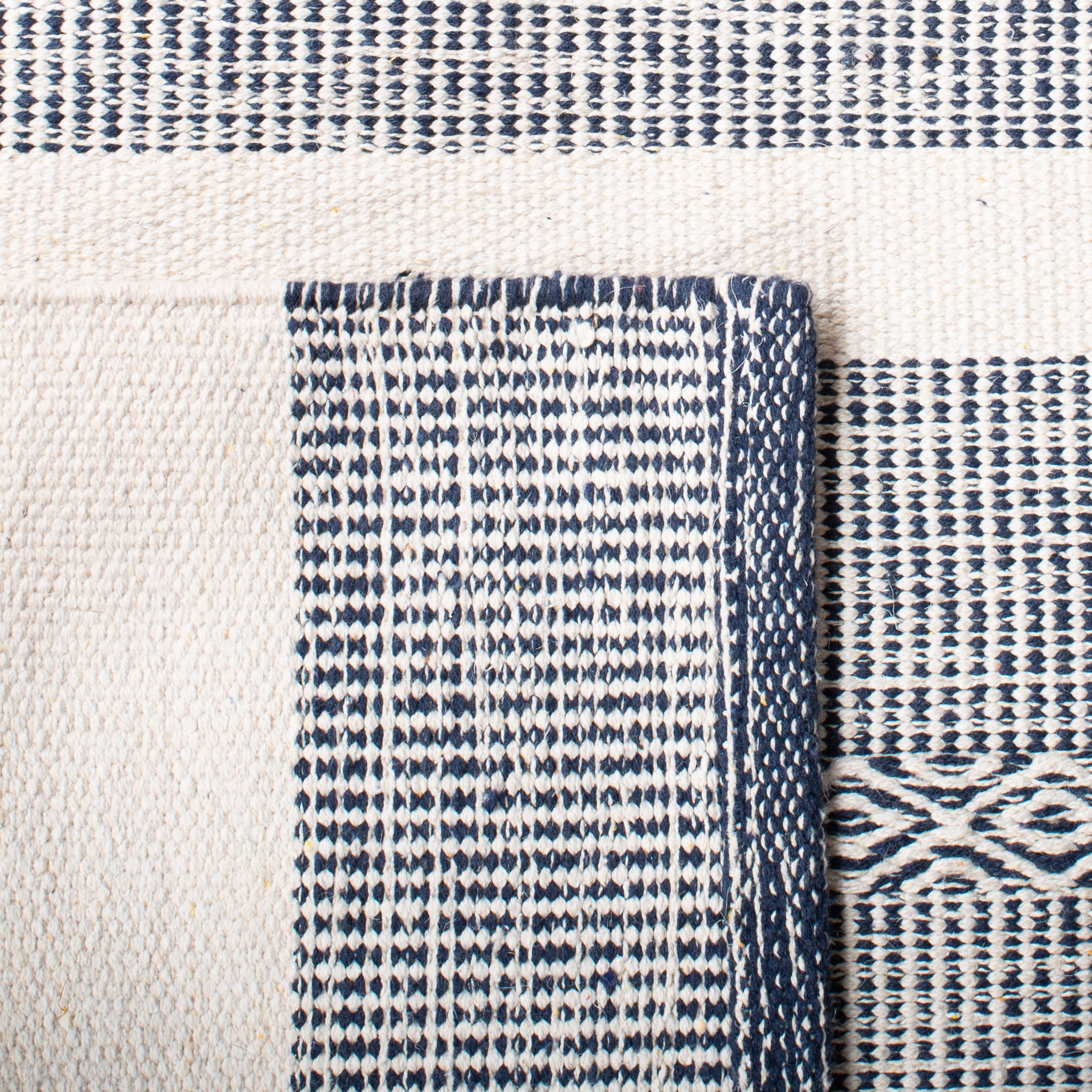 SAFAVIEH Striped Kilim Ekaterina Striped Cotton Runner Rug, Navy/Ivory, 2'3" x 9'