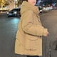 thumbnail image 5 of Chaqueta de plumón de algodón con capucha y manga larga para mujer, informal, con bolsillos grandes, borlas, gruesa y holgada, de gran tamaño., 5 of 8