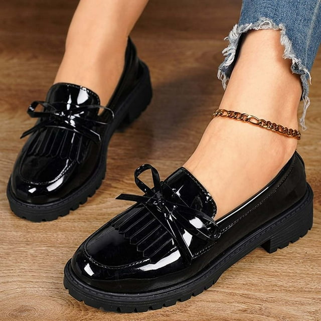 Amzcrzy Mocassins pour Femmes Mode Mocassins à Enfiler pour Femmes Chic Décontracté Confortables Closed Toe Sandales pour Femmes