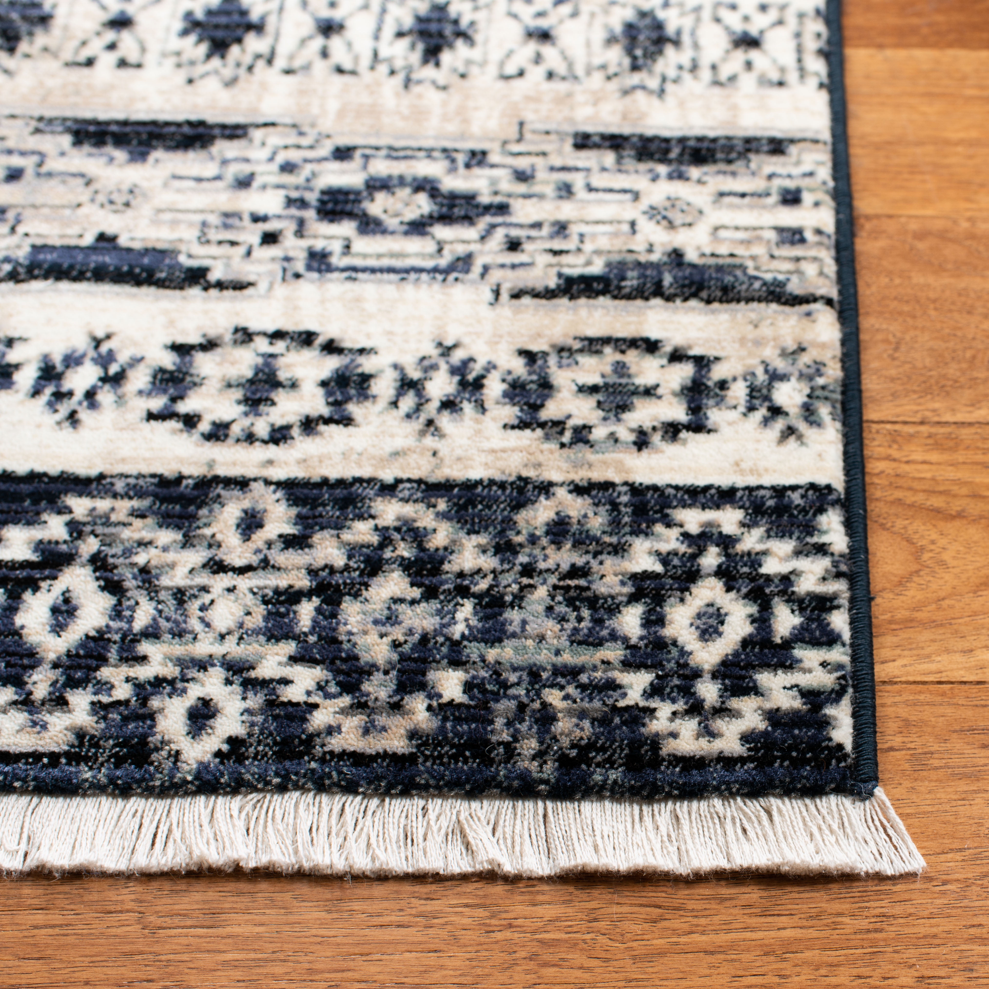 Safavieh Herat Clayton Oriental Area Rug, Ivory/Black, 4' x 6'