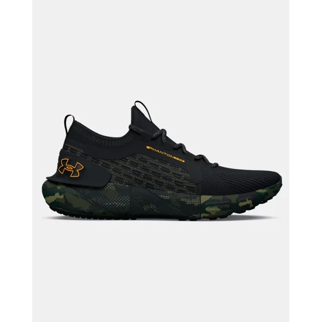 tenis under armour hovr phantom 3 26.5 cm Negro perfil lateral derecho, parte superior UA IntelliKnit con ajuste tipo calceta y cordones estándar; malla en capas y panel de espuma en la media del pie, talonera externa con logo amarillo, entresuela con amortiguación UA HOVR y suela de goma con patrón de tracción en camuflado negro y verde. Suelen usarse también para entrenamientos ligeros y uso casual.