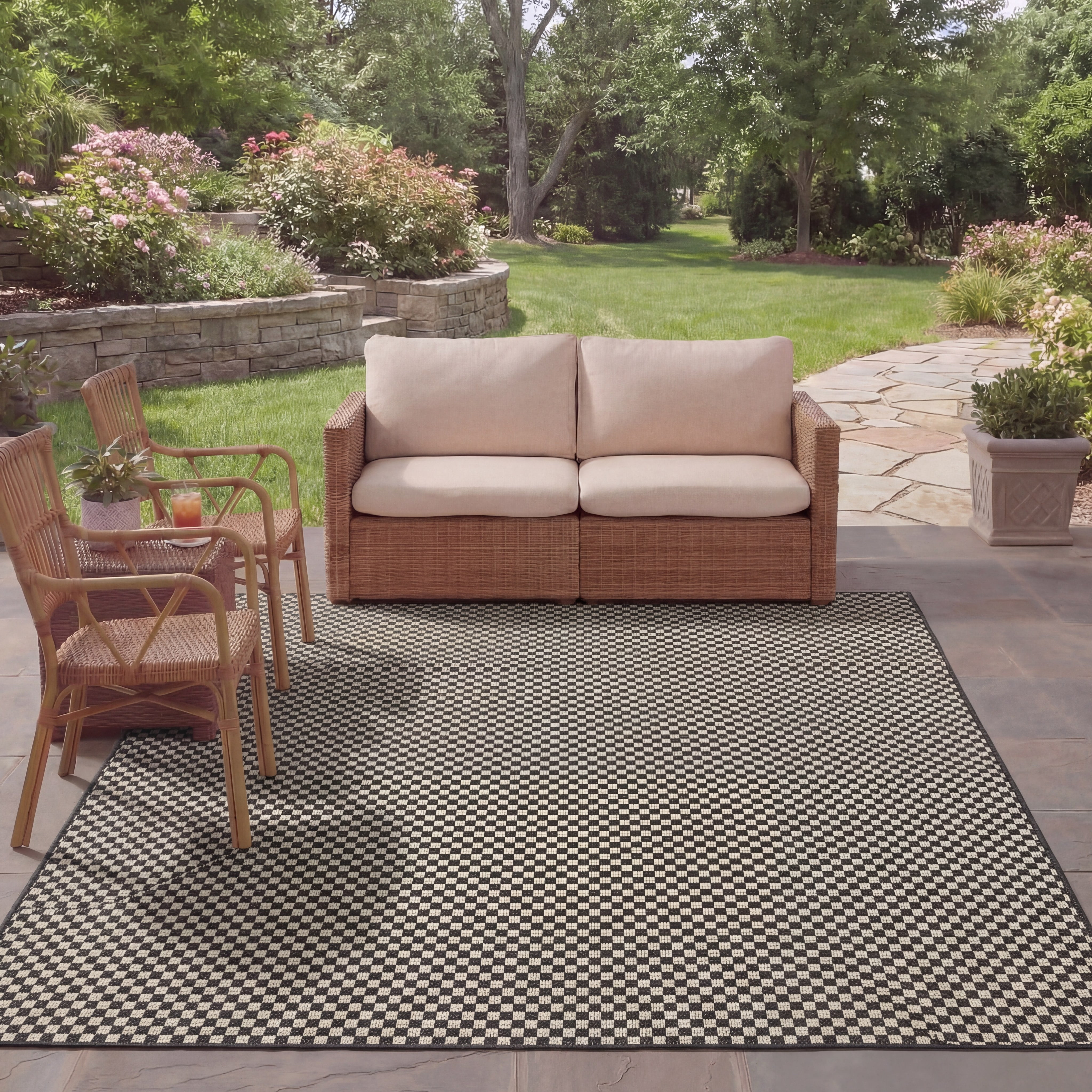SAFAVIEH Courtyard Blair Geometric Indoor/Outdoor Area Rug, 2'7" x 5', Black/Light Grey