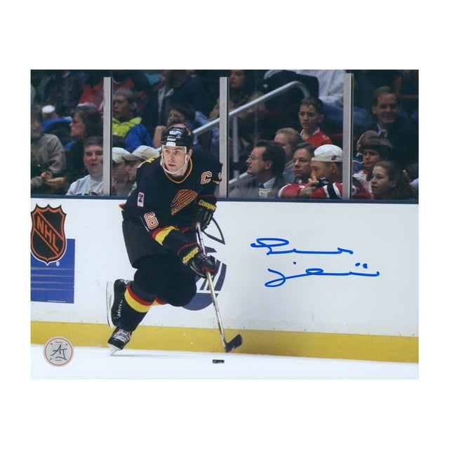 Trevor Linden Photo 8x10 de la Course de Rondelle des Canucks de Vancouver Signée