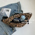 thumbnail image 5 of Bolsos de pecho con estampado de leopardo de gran tamaño para mujer, bolso de hombro tipo bandolera de lona de gran capacidad, novedad de verano 2025, riñonera, 5 of 5