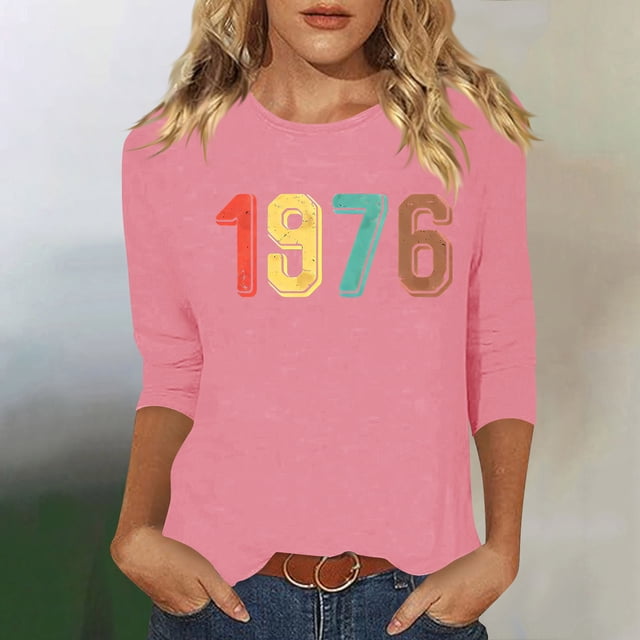 Uootdi Hauts pour Femmes Manches 3/4 Col Ras du Cou 1976 Imprimé Arc-en-Ciel Rétro Coupe Décontractée T-Shirts Nostalgiques pour Escapade d'Été Cadeau
