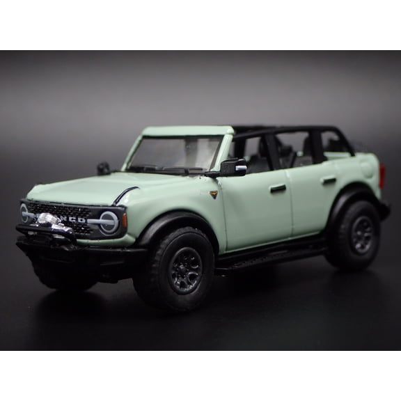 Open Box 2021-2026 FORD BRONCO 4 FOUR DOOR w HITCH GREEN 1:64 SCALE DIECAST MODEL CAR