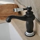 thumbnail image 4 of Grifo para lavabo de baño y cocina estilo retro europeo, acabado en latón antiguo con cartucho de disco de cerámica, para una elegante decoración del hogar, 4 of 5
