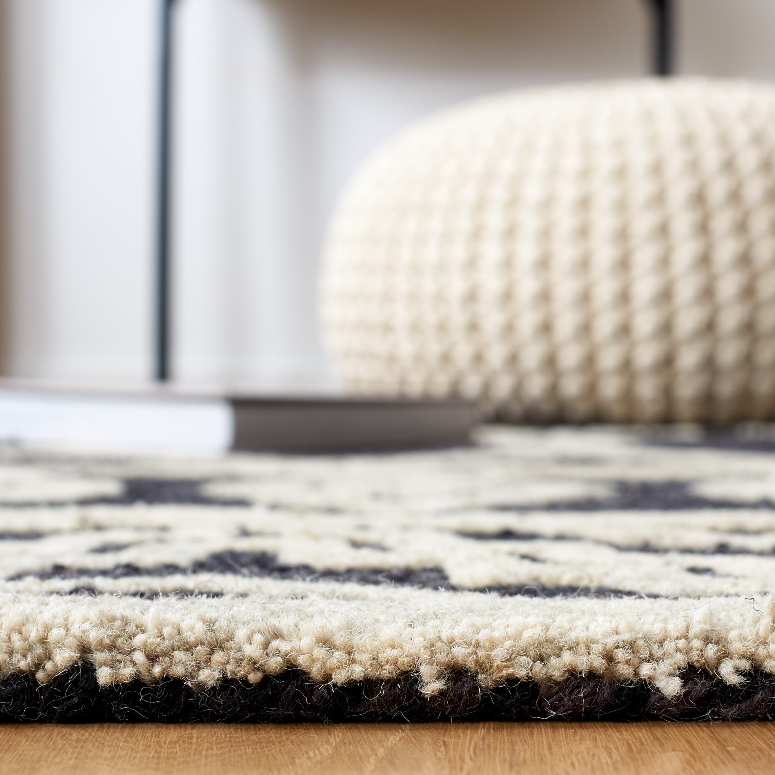 SAFAVIEH Abstract Torrey Geometric Wool Area Rug, Black/Ivory, 5' x 8'